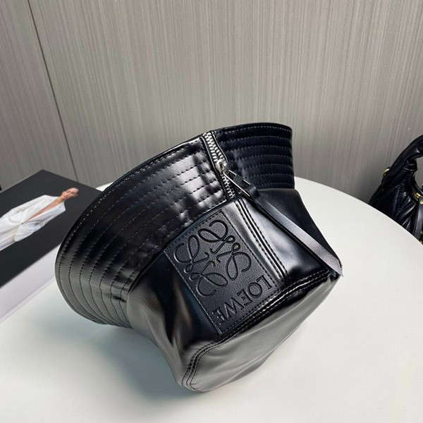 完売必至 ロエベ アナグラムロゴパッチ レザーバケットハット loi08296